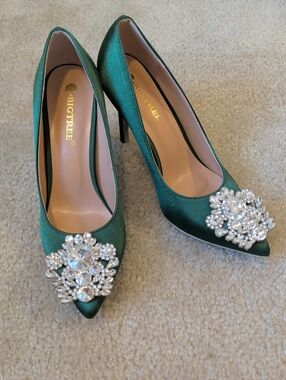 BIGTREE Emerald Green Satin Pointed-Toe Heels with Crystal Embellishment